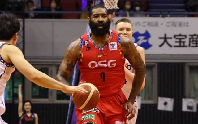 三遠のカイル・オクインが自由交渉選手リスト入り…今季13.9得点、8.6リバウンドを記録