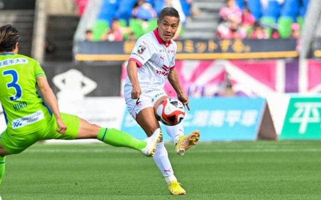 「奥様が綺麗過ぎる！！」J1通算200試合出場の山中亮輔が家族に感謝「いつも最高のサポートを本当にありがとう！」