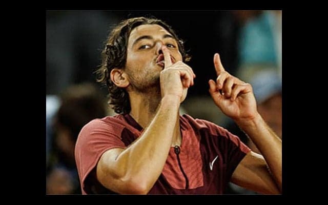 勝者が2分間ブーイング浴びる異常事態