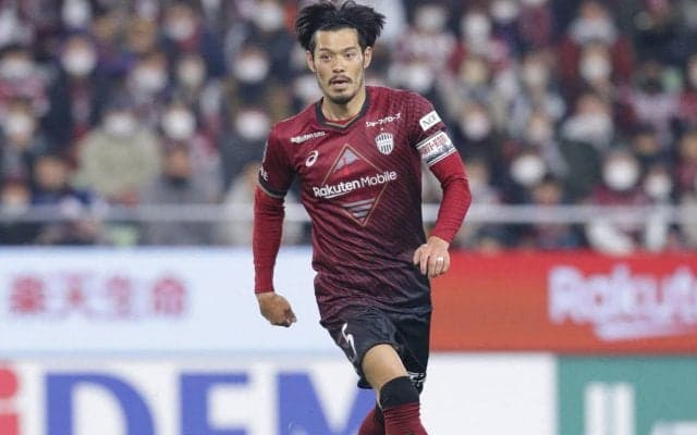 神戸MF山口蛍がうっかりミス、一瞬だけ置き去りになったエスコートキッズのリアクションが話題「ちょっと拗ねてる感じ可愛い」「女の子怒ってるやん」