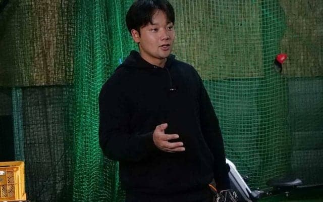 飛距離を伸ばすには「ガニマタ」が効果的　打球に力を伝える“かかと”の使い方