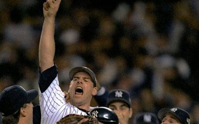 【MLB】ナンバーワン・ポーズに兜や金色のダンベル……今昔の野球パフォーマンスについて考える