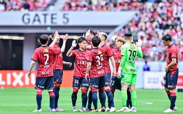 「グッズMVP 間違いない」J1鹿島が発表した「ホッケーシャツ」に「めっちゃ可愛い」の声続々！ リバーシブルで着れるオーバーサイズがファンの心つかむ