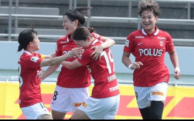 さいたまダービー制した浦和Lが初優勝！猶本光の先制弾など4発快勝で、雨上がりの駒場で歓喜《WEリーグ》