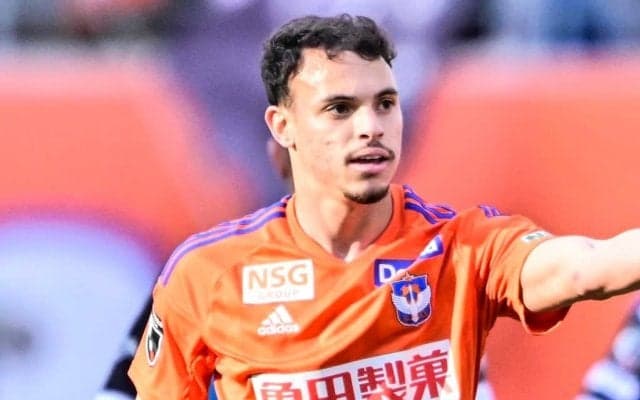 「マジでクリスティアーノ・ロナウドかと思った」J1新潟のブラジル人MFダニーロ・ゴメスが“背中トラップ”を披露！「これはしびれた！」とスタンド大興奮