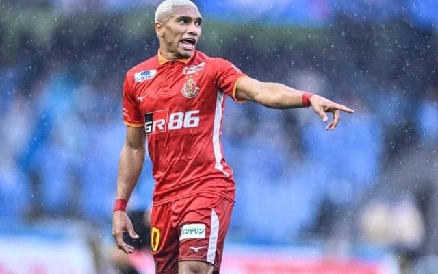 「化け物だな」名古屋FWマテウスが自陣からのドリブルで強烈シュートを叩き込み「ウイイレや」とファン驚き！「20台前半メッシを実現している」の声も