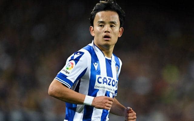 「めちゃくちゃカッコイイ」久保建英もモデルに！CL出場のソシエダ、新ユニフォームお披露目…来季は襟付き「とてもクール」「とても印象的」