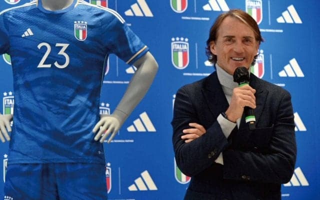 ネームバリュー重視？ 指揮官退任確実のナポリ、会長がイタリア代表のマンチーニ監督と接触か