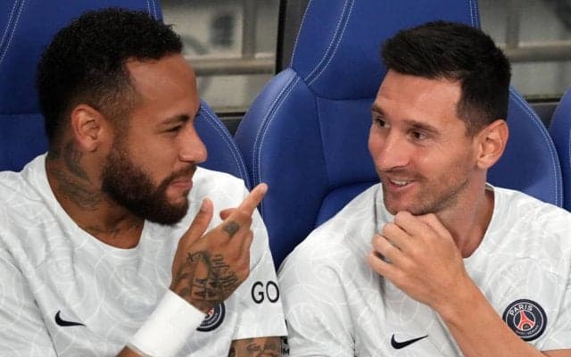 「2年間、一緒に過ごせて良かった」ネイマールが退団のメッシにメッセージ