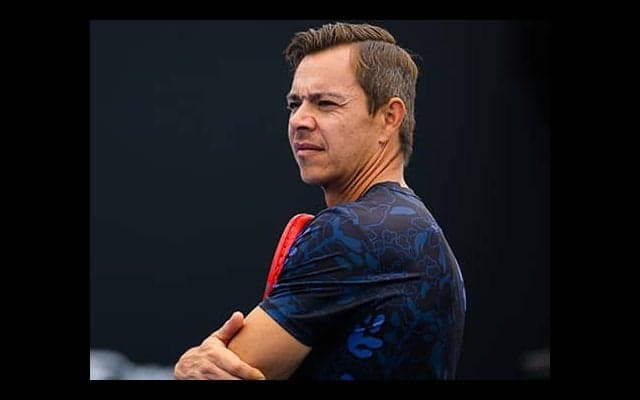  大坂元コーチ「謝る必要ない」 