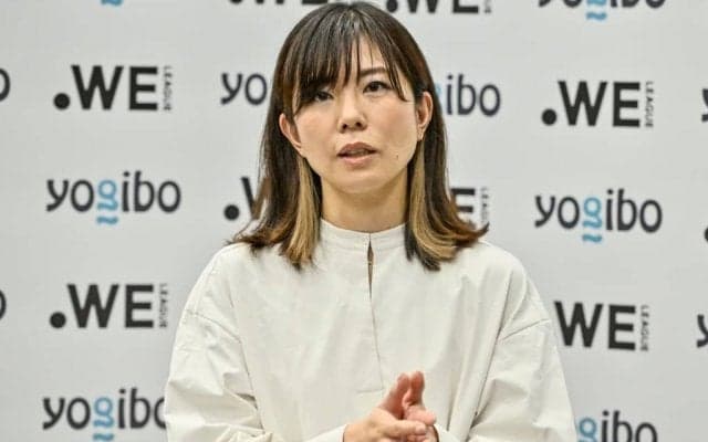 「素敵なハプニング」WEリーグ王者となった浦和レディースのトロフィー授与式で「トロフィーにまさかのてんとう虫」がご来賓！「幸運を連れてきたのかな」と高田チェアが明かす