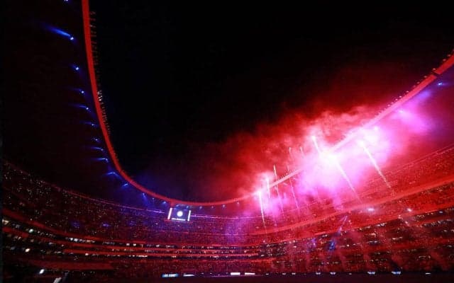 試合終了を待てず観客が花火連発…！アルゼンチンサッカーの熱狂ぶりに賛否「危険すぎる」「これはパーティーだ！」