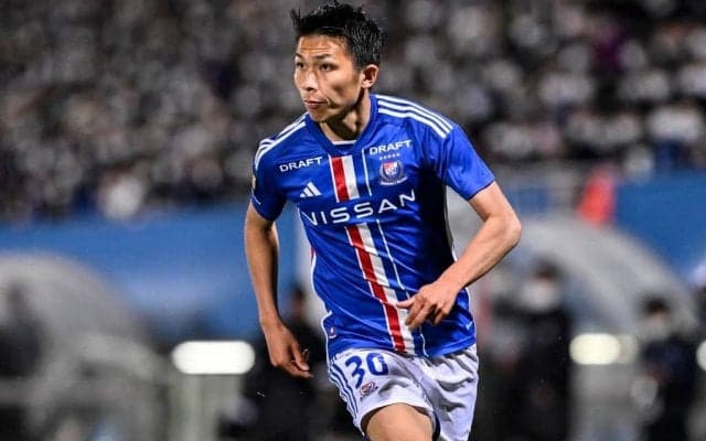 「なぜそこに西村」「謎メンツw」J1横浜FMの日本代表FW西村拓真が公開したブラジル人選手に囲まれたオフショットが話題！「会話が気になります‼️楽しそう！」の声