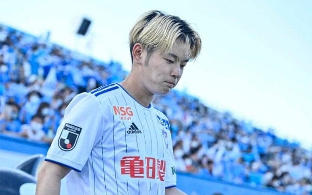 「こんな体格差あるのに」新潟の至宝・本間至恩のベルギー初ゴールで、熱狂するファンは相手選手との対格差にも注目！「周りのDFでかいな！」と驚きの声