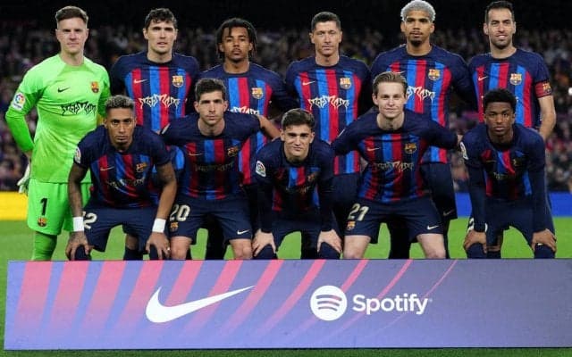 今夜神戸戦のバルセロナが深夜に日本到着！15時間の長旅にはややお疲れの様子？