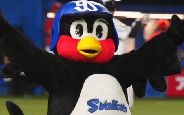 つば九郎の「中身の年齢がバレる」　“きつねダンス”コラボにファン爆笑「シュールすぎ」