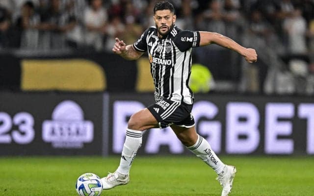 「エグい変化」超人フッキが物理法則を無視！？驚愕のブレ球FK弾に脚光！「Jリーグにいたなんて信じられない」