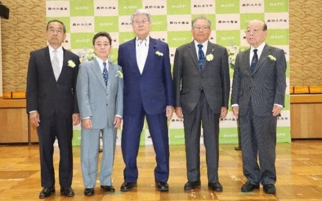 JRA元調教師の橋田満氏や佐々木竹見元騎手が競馬功労者表彰を受賞