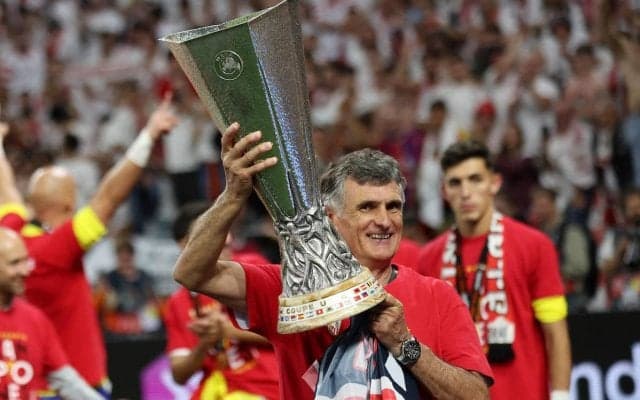 セビージャがメンディリバル監督と1年間の契約延長！ 降格の可能性もあったセビージャをEL優勝に導く手腕