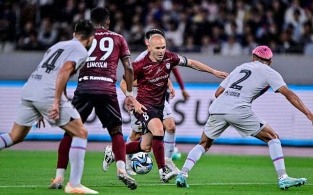 「ここ見て泣いた」イニエスタの試合後の「号泣映像」が世界から3万5千いいねの大反響！「お辞儀してたのも印象的だった」と日本に馴染んだ姿見せる