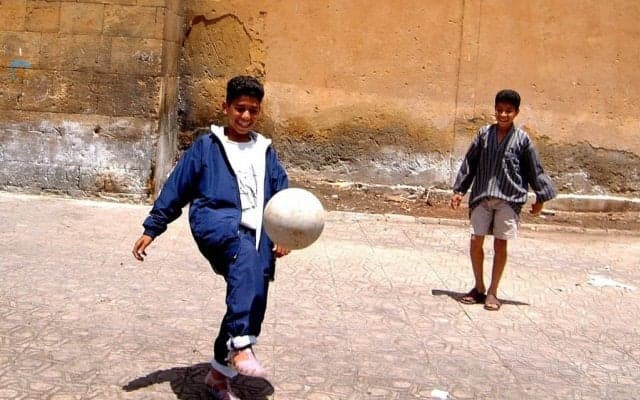 男子上級生を抑えて「ペレ杯」を獲得した小学生時代の日本女子代表選手【日本と世界を取り巻く「リフティング事情」】(1)