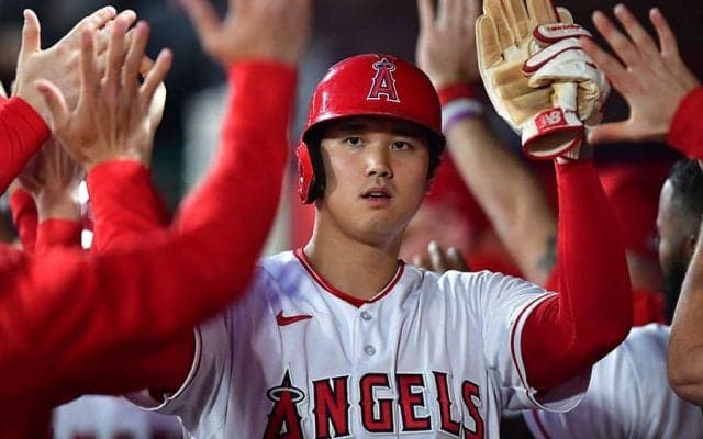 【MLB】大谷翔平が右手でクネクネ「ご機嫌やな」　新たな“波乗り”パフォは「ノリノリだね」