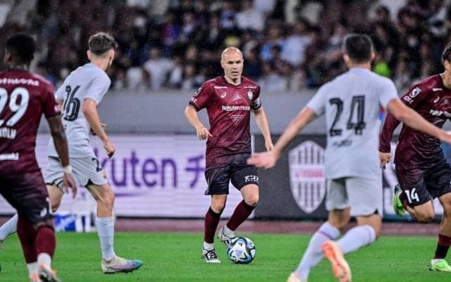 「すごい方とコラボしてる」古橋亨梧とテレ朝人気女子アナらとの「イニエスタ観戦国立ショット」公開される！ 日本代表復帰FWが私服で国立に駆けつけていた！