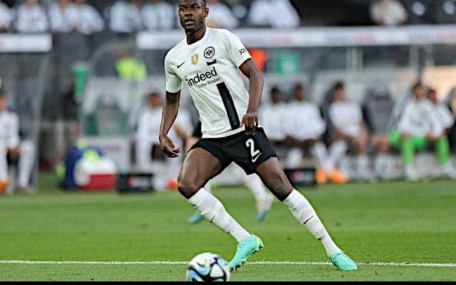 フランクフルト、ビッグクラブ注目のDFエンディカの退団を発表