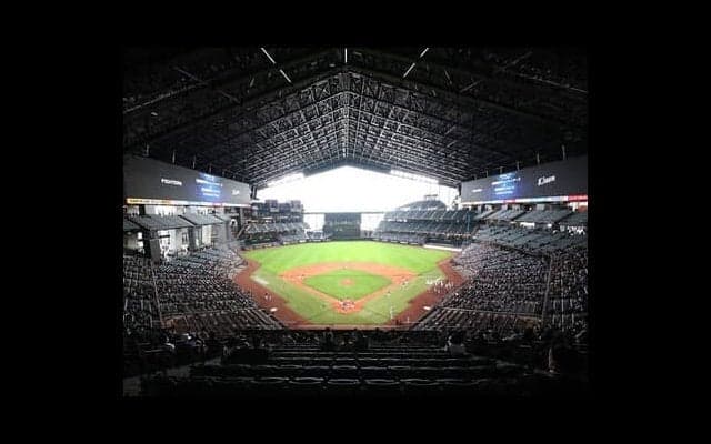 エスコンフィールドはやりやすい？　やりづらい？　屋根つきの天然芝、いびつな形状…選手たちが語る本音