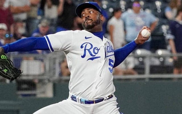 【MLB】年俸17億円減の“人類最速左腕”が大復活　もう複数球団が興味…平均159キロの剛球