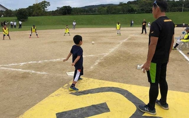 グラブもバットも不要の“ストリート野球”　ゴムボール一つで楽しめる「Baseball5」