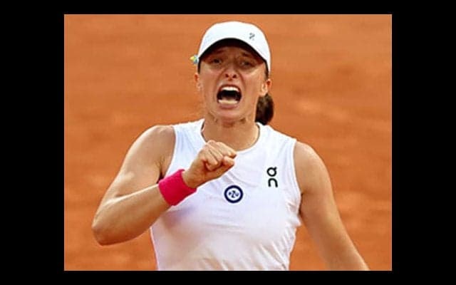 女王が決勝進出で喜び爆発