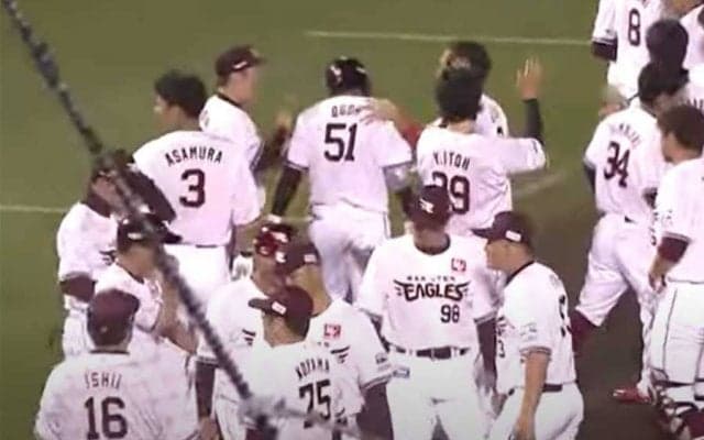 崩れ落ちる“号泣”に「心打たれました」　歓喜の“ポンポン”に感動「野球最高」