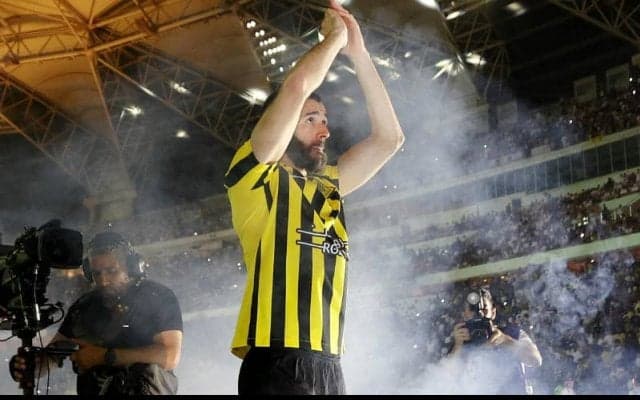 サウジ上陸のベンゼマがド派手な入団セレモニーに！ 「僕はイスラム教徒。ずっと住みたかった」