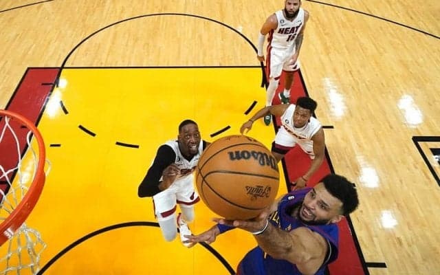 ナゲッツを引っ張るマレーをヒートのラウリーが称賛「雰囲気を作り出すのは彼だと思う」