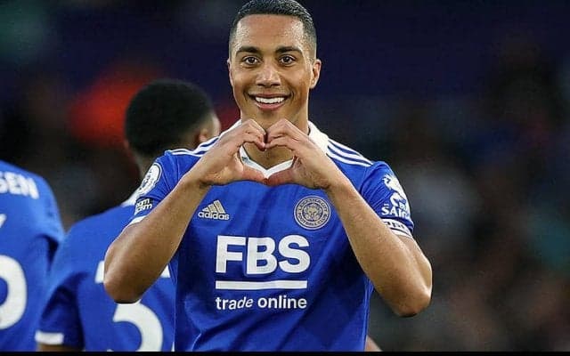 アストン・ビラがティーレマンス獲得で合意！　好条件オファーで熾烈な争奪戦制す