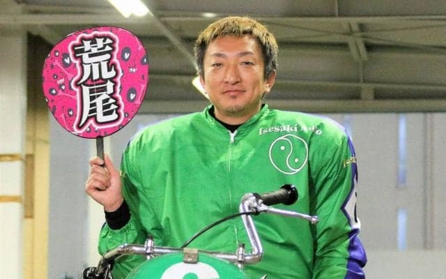 【伊勢崎オートG2】荒尾聡が湿走路の激戦を制す！