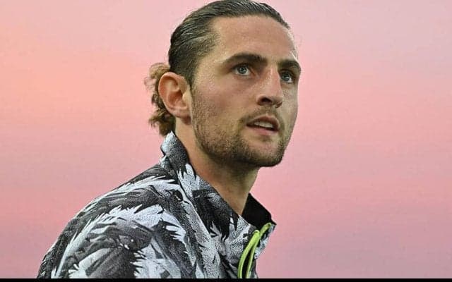 ユベントスがラビオに1年延長オファー、代理人のラビオ母と会談