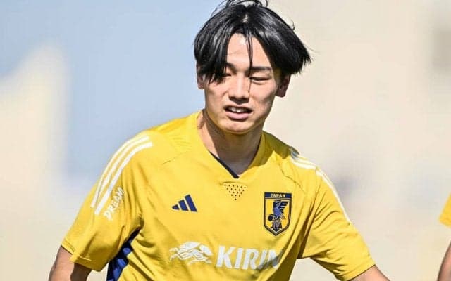 「この写真最高じゃん」上田綺世と三竿健斗が、PK2本を外した鈴木優磨を“なでなで”して慰める姿が公開される！「優磨をイジれる綺世の強心臓はさすがw」とファン喜ぶ