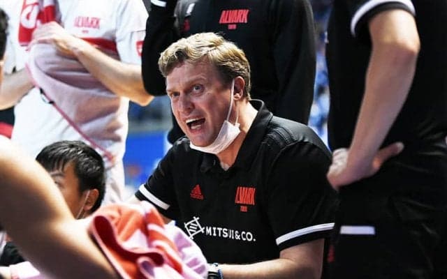 アルバルク東京がアドマイティスHCの続投発表「必ず優勝をつかみ取りたいと思います」