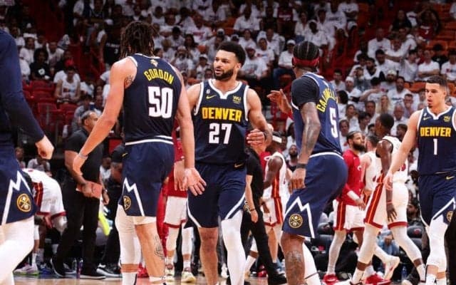 ［NBAファイナル］ニコラ・ヨキッチのファウルトラブルにも動じないナゲッツ、チーム一丸の戦いでNBA優勝に王手