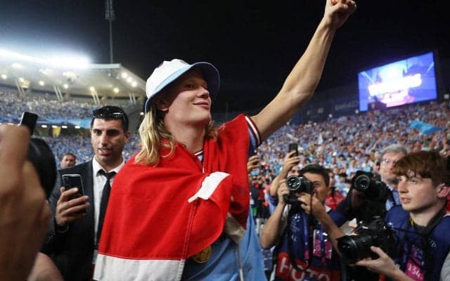 CL得点王ハーランドが優勝後に極太葉巻を燻らせる！過去にはグアルディオラ監督も葉巻をふかして大熱唱