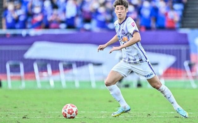 「早々にエディスタにお呼びするべき」日本ムエタイ界の至宝がJ1広島ユニフォーム姿でドリブル披露！ “サンフレ愛”を猛アピールして始球式を逆オファー