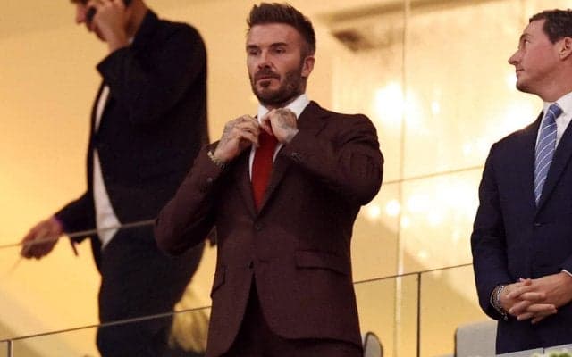 「ベッカム様、ありがとうございます！」来日していたベッカム氏、サッカー実力者の俳優が2ショットに歓喜！ サインをもらうも名前間違いのアクシデント…「私の発音のせいです。。」