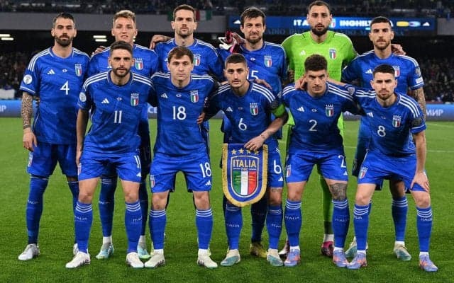 「イケすぎてませんか」イタリア代表が白×金の125周年記念ユニフォームを発表！「美しい」「マジでかっこいい」