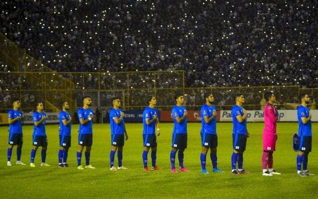 日本代表と戦うエルサルバドル代表が新ユニフォームを発表！アンブロがサプライヤー、日本戦での着用は？