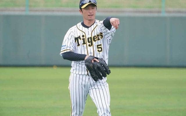 浜風切り裂く“全速力好捕”「帽子ぬげちゃう」　助っ人も歓喜「黄色い声出た」