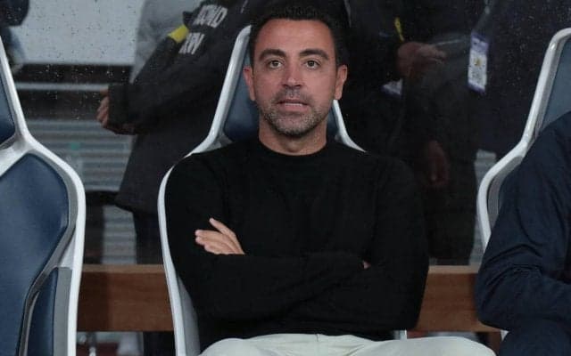 試合とのギャップがすごい？チャビ監督のミッキーのカチューシャ姿が反響「シーズン中は見られない」