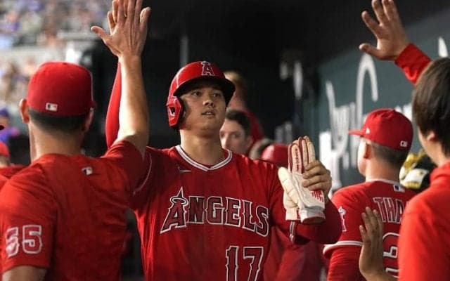 「地球上で最高の野球選手」大谷翔平の“規格外”の活躍に米メディアは驚嘆「成し遂げた偉業の数々は伝説だ」