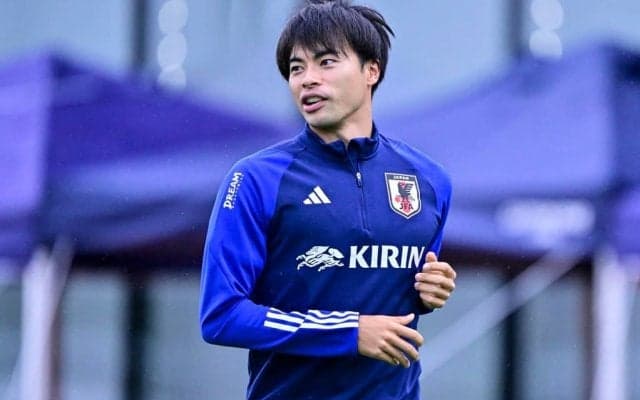 「サインの書き方好きかも」三笘薫が壁にサインを書き込む動画に「漢らしい」「ドリブラーっぽい」の声！ 挨拶を忘れない姿勢に「なんて好青年」の反応も